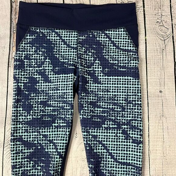 UNDER ARMOUR Crop Leggings - Picture 2 of 6